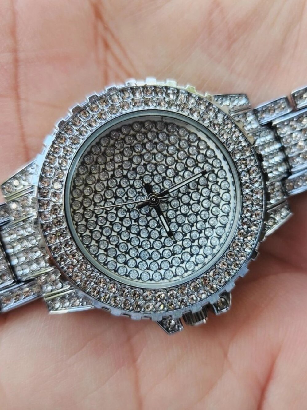 Crystals Accent Face Bezel Wristwatch Silver Tone Fashion Analog Quartz watch